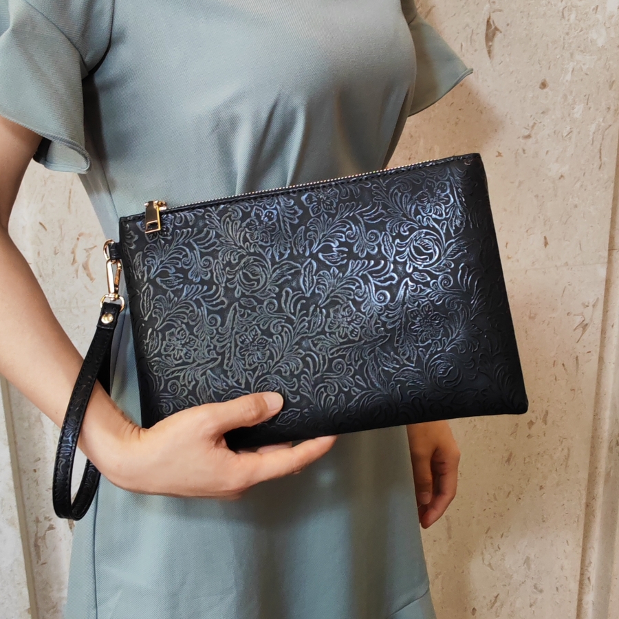 Wristlet Wallet Zipper - Vintage Relief patterned women Clutches phone