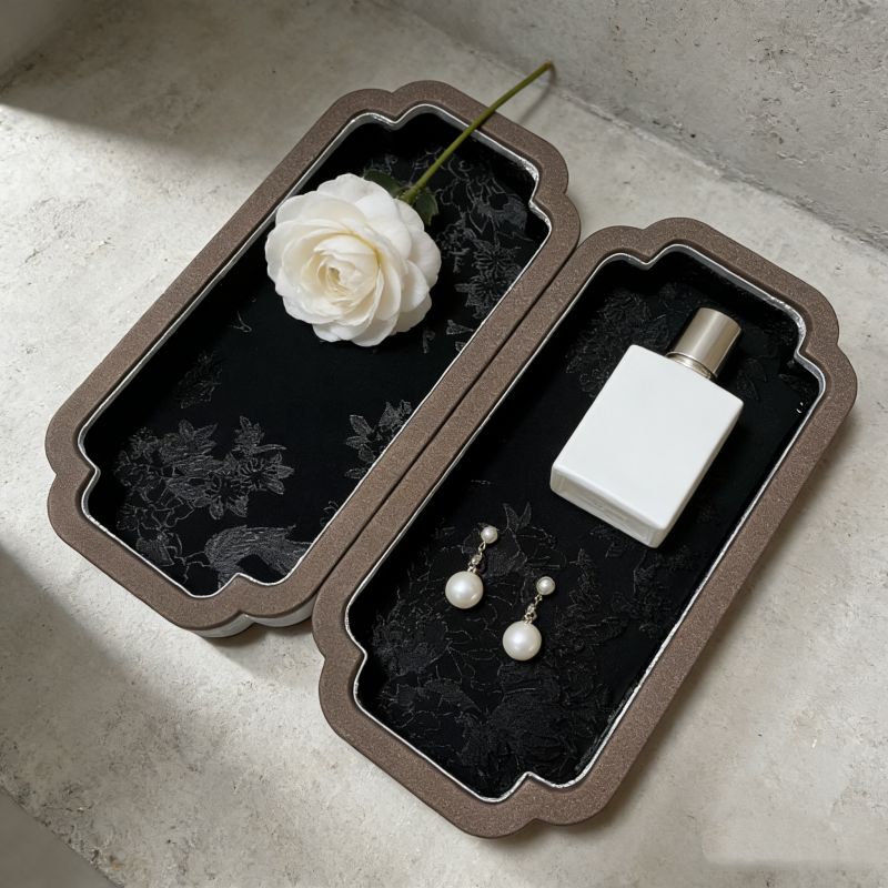 Luxury Court-Style Jewelry Dis - Luxury Bags List บทวิจารณ์และราคา